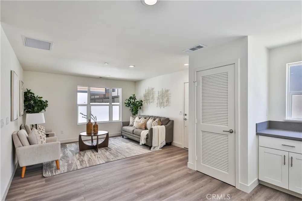 6836 Whitman Avenue Van Nuys, CA 91406