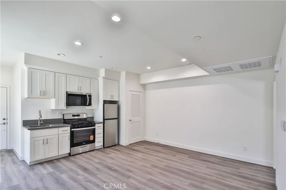 6836 Whitman Avenue Van Nuys, CA 91406