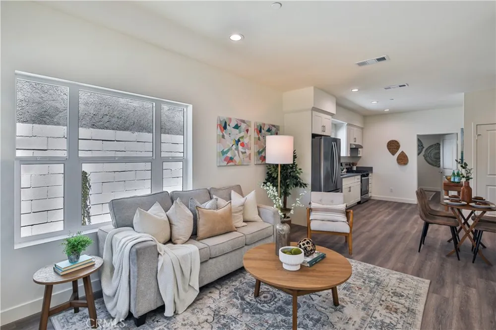 6836 Whitman Avenue Van Nuys, CA 91406