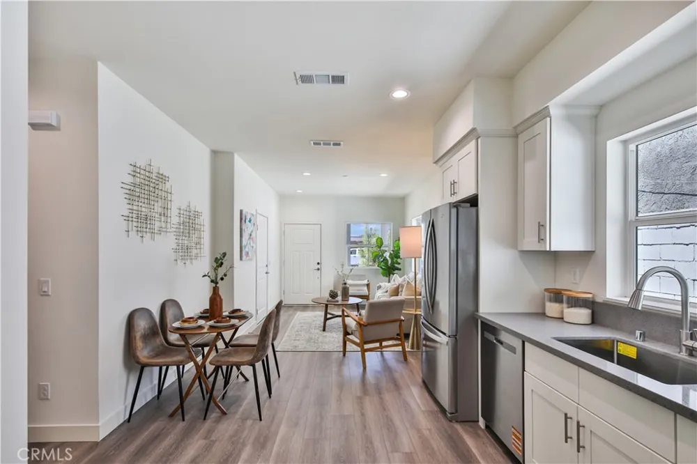 6836 Whitman Avenue Van Nuys, CA 91406