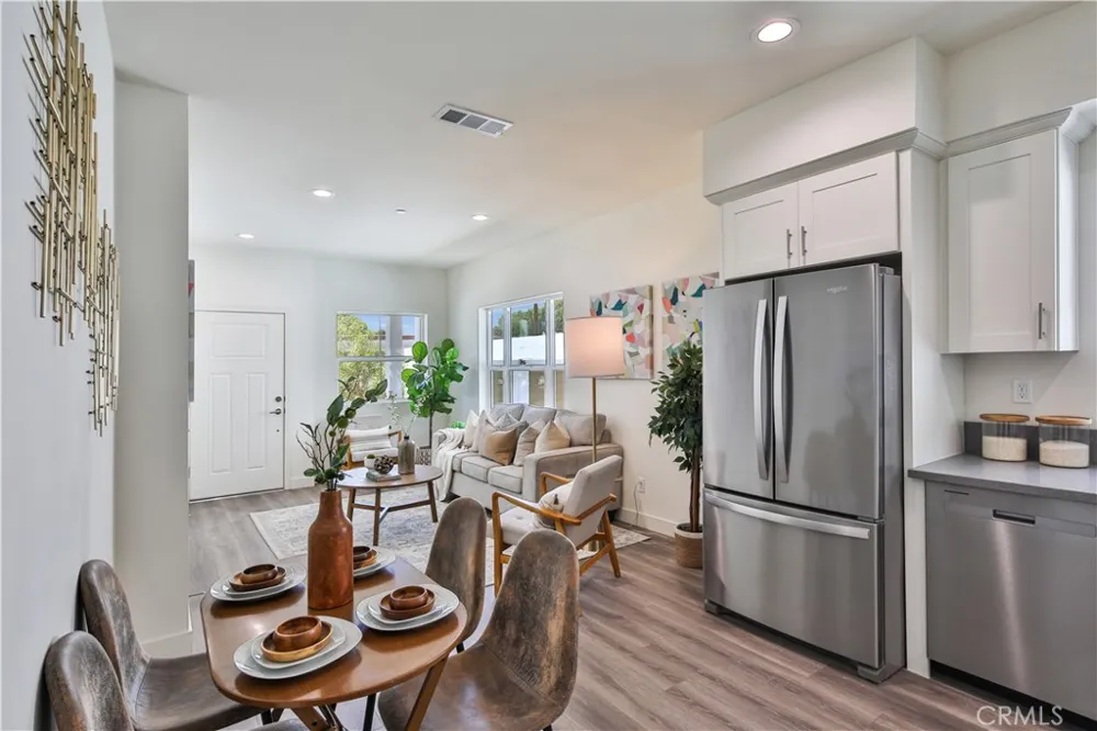 6836 Whitman Avenue Van Nuys, CA 91406