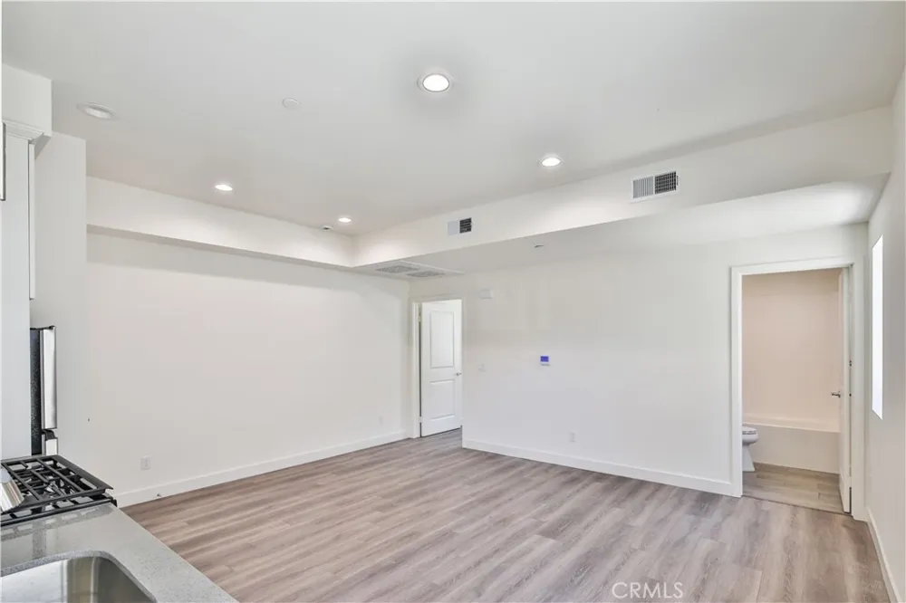 6836 Whitman Avenue Van Nuys, CA 91406