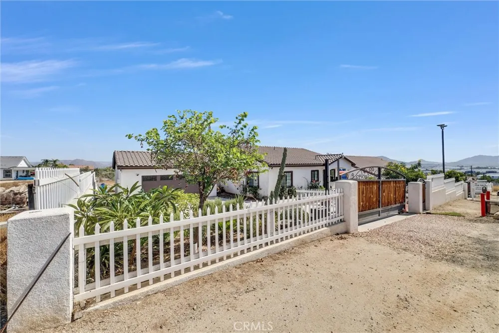 22418 Akers Perris, CA 92570