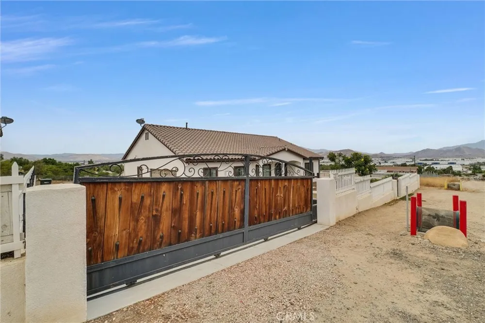 22418 Akers Perris, CA 92570