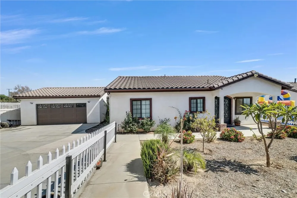 22418 Akers Perris, CA 92570
