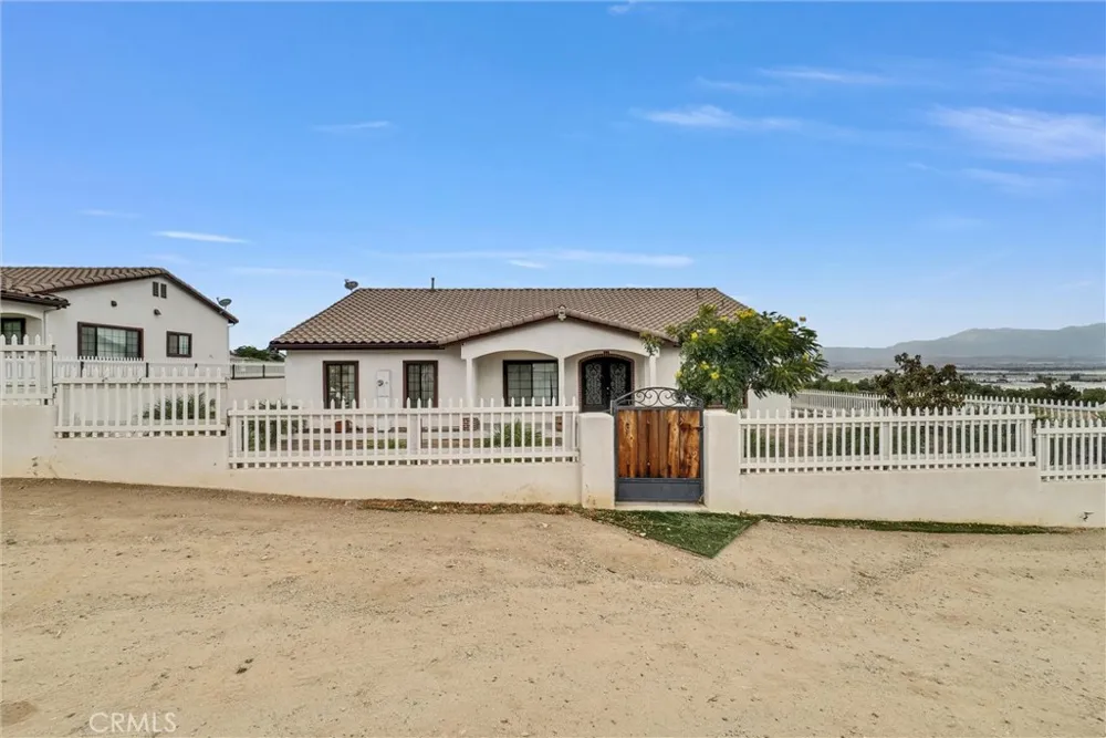 22418 Akers Perris, CA 92570