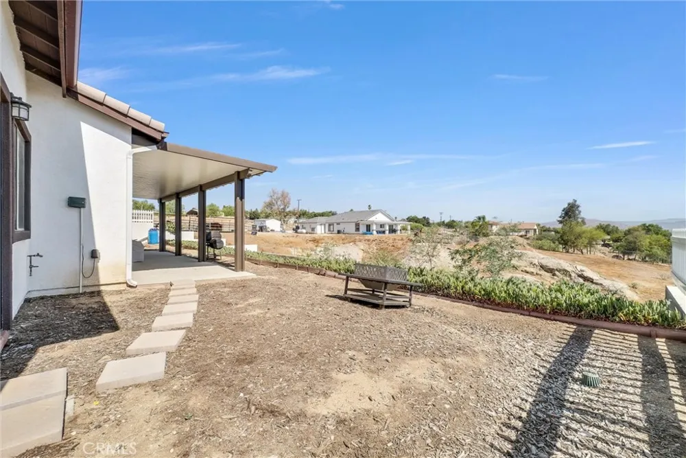 22418 Akers Perris, CA 92570