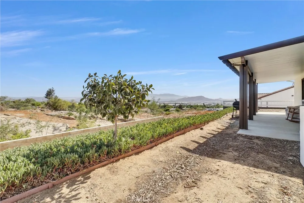 22418 Akers Perris, CA 92570