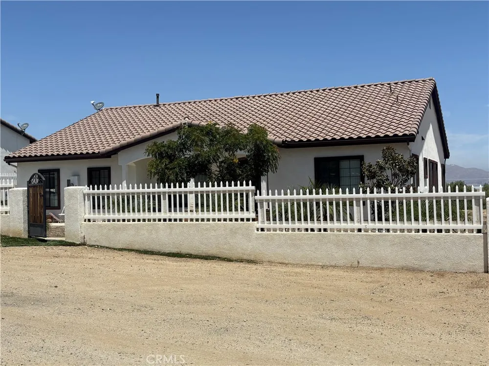 22418 Akers Perris, CA 92570