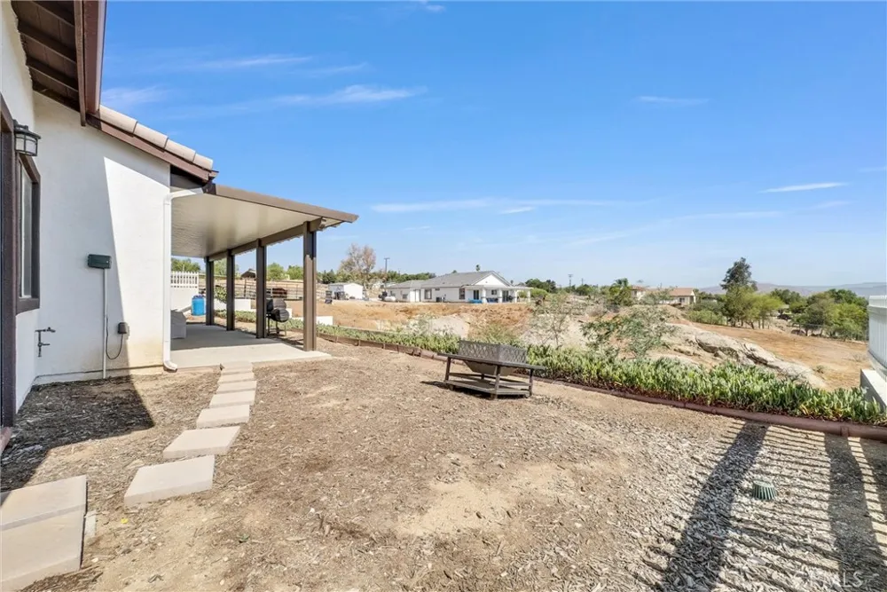 22418 Akers Perris, CA 92570