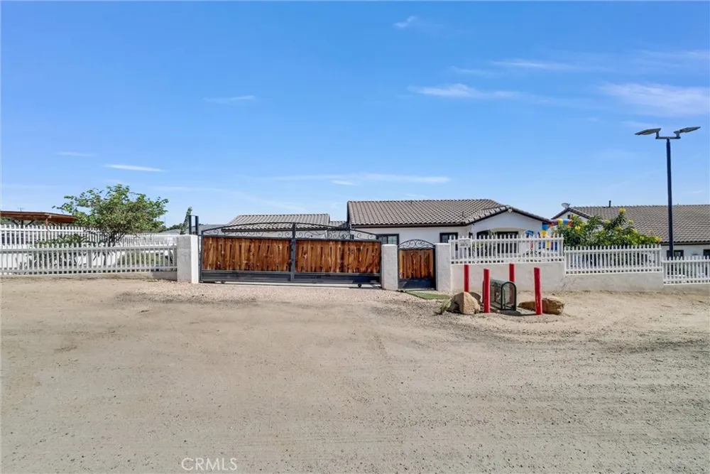22418 Akers Perris, CA 92570