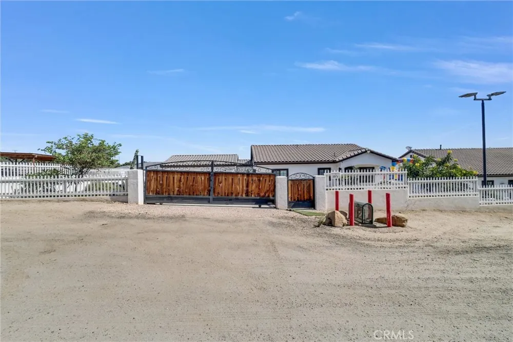 22418 Akers Perris, CA 92570