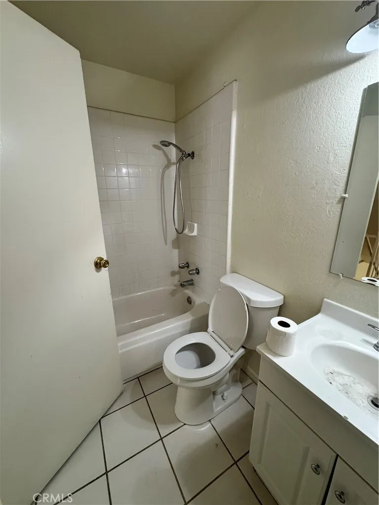 989 W Sierra Madre Azusa, CA 91702