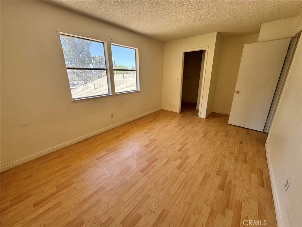 989 W Sierra Madre Azusa, CA 91702