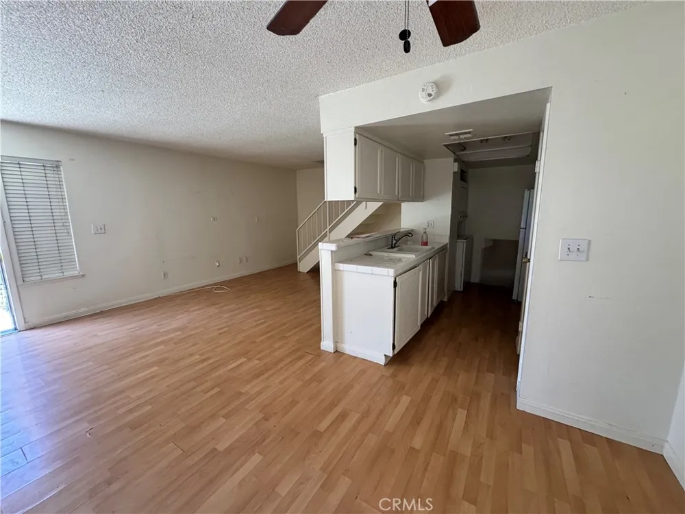 989 W Sierra Madre Azusa, CA 91702