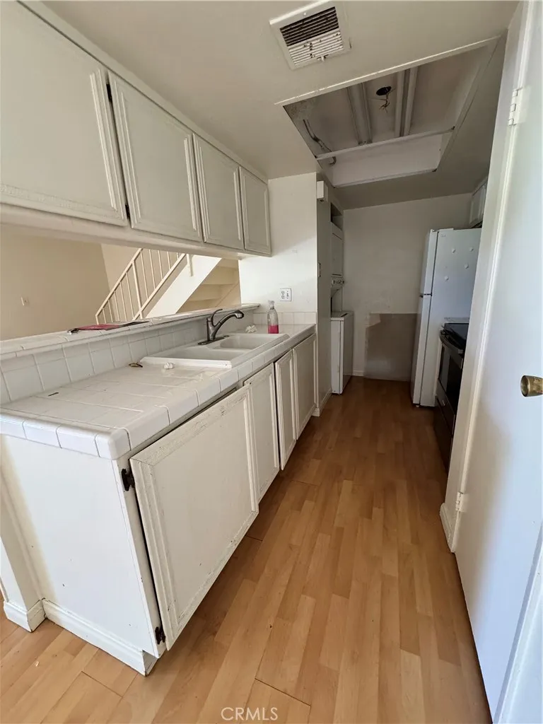 989 W Sierra Madre Azusa, CA 91702