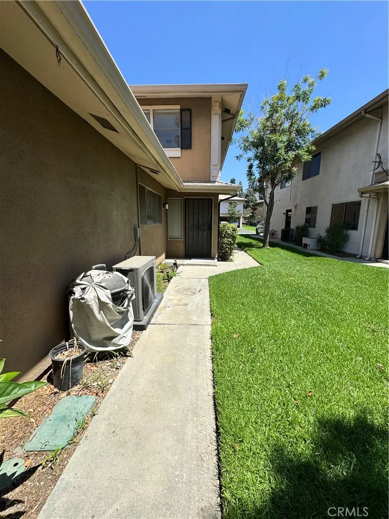 989 W Sierra Madre Azusa, CA 91702