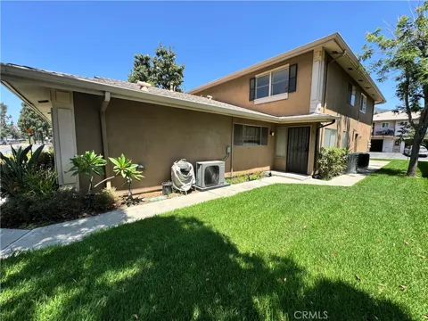 989 W Sierra Madre