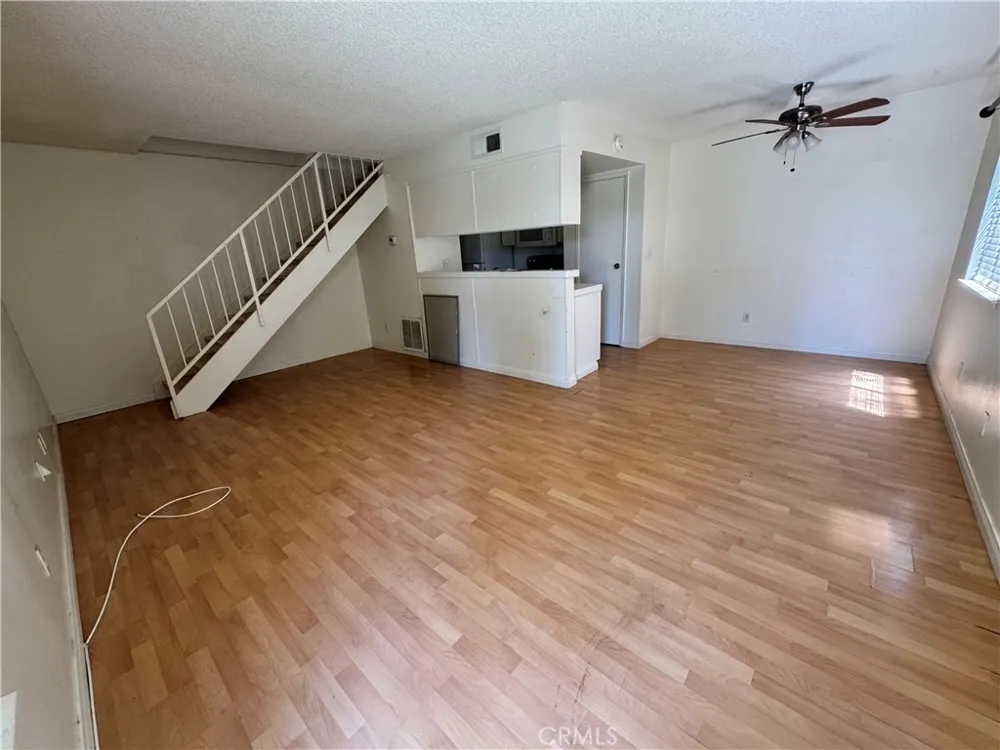 989 W Sierra Madre Azusa, CA 91702