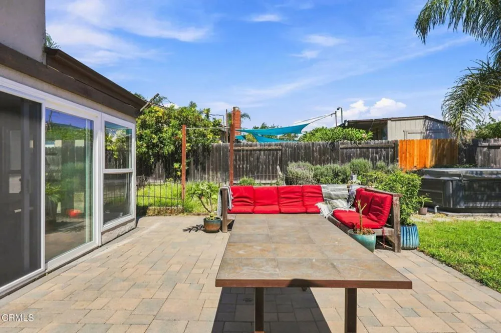 828 Burlington Avenue Ventura, CA 93004
