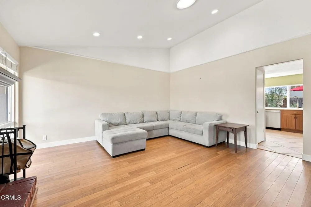 828 Burlington Avenue Ventura, CA 93004