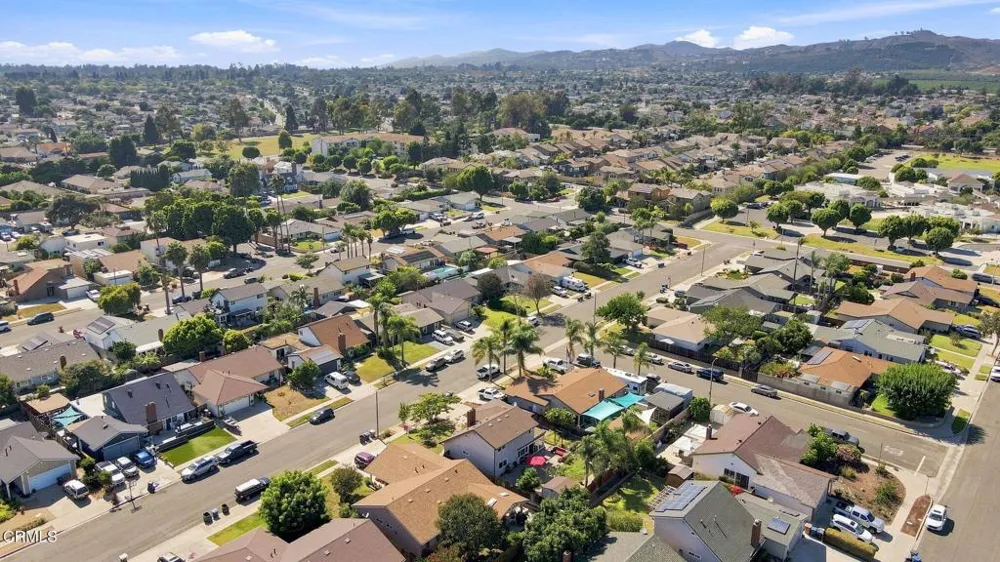 828 Burlington Avenue Ventura, CA 93004