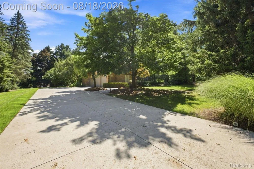 853 Lone Pine Road Bloomfield Hills City, MI 48302