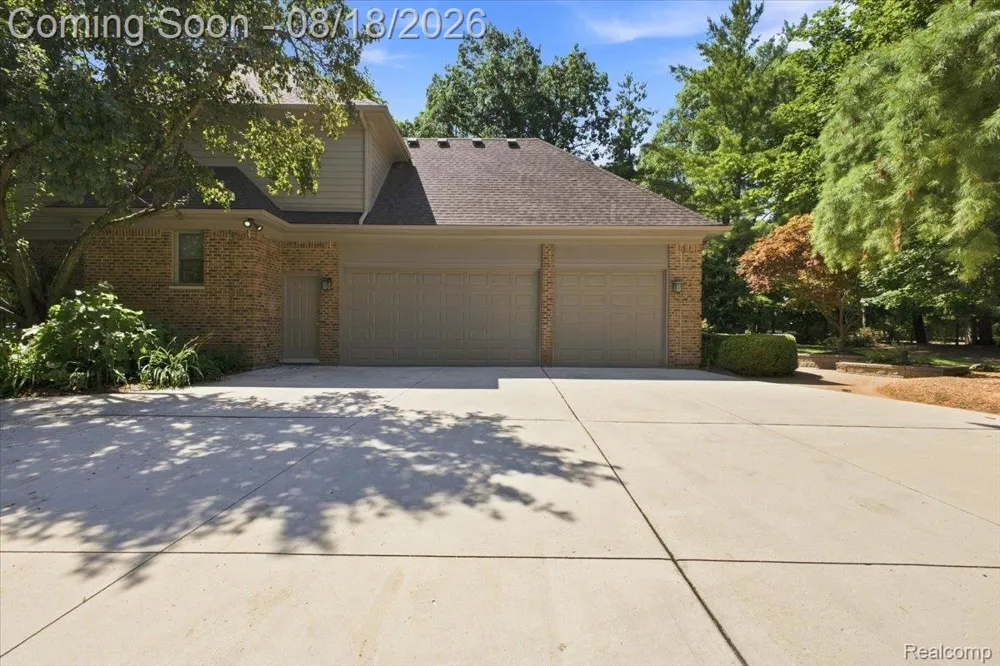 853 Lone Pine Road Bloomfield Hills City, MI 48302