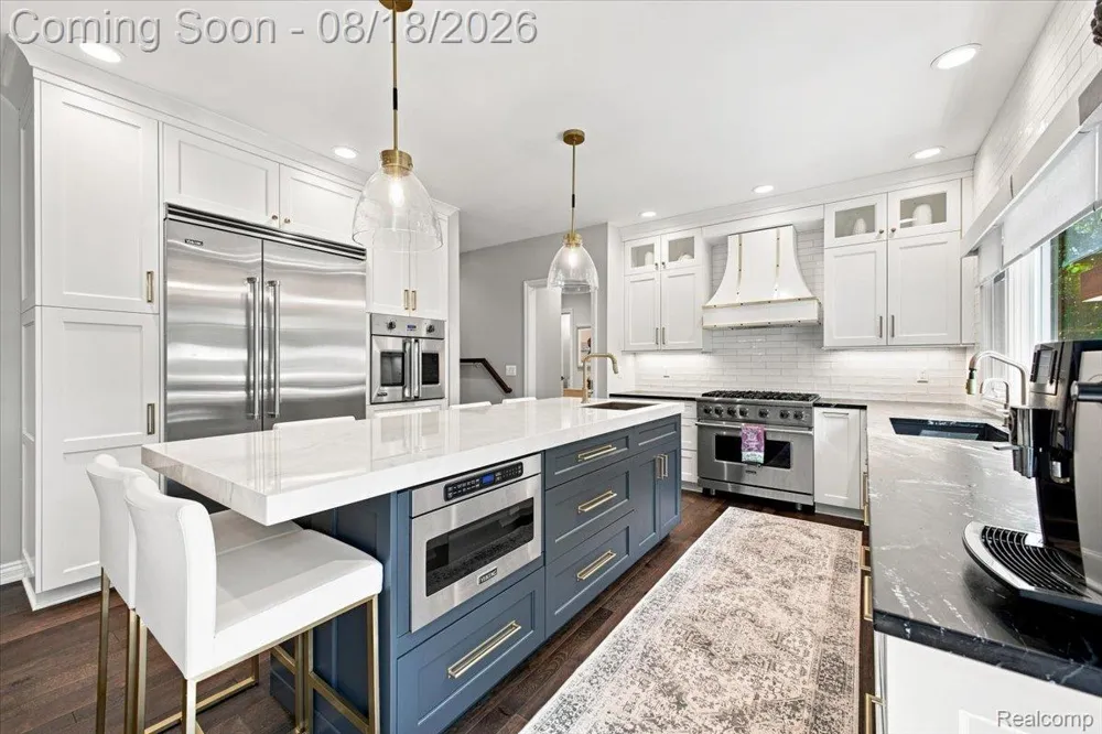 853 Lone Pine Road Bloomfield Hills City, MI 48302