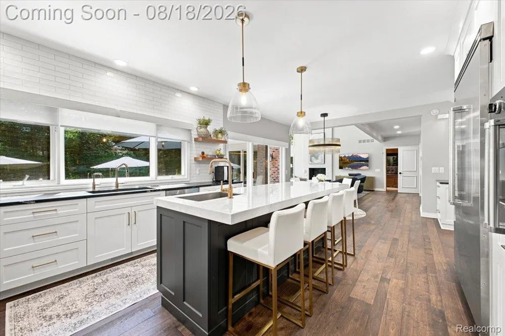 853 Lone Pine Road Bloomfield Hills City, MI 48302