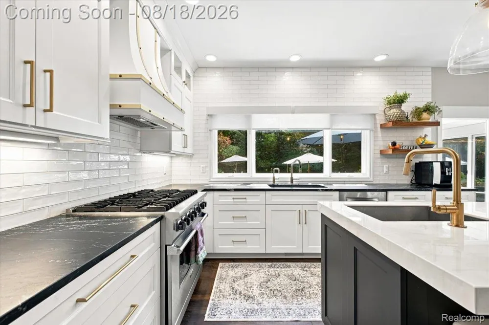853 Lone Pine Road Bloomfield Hills City, MI 48302