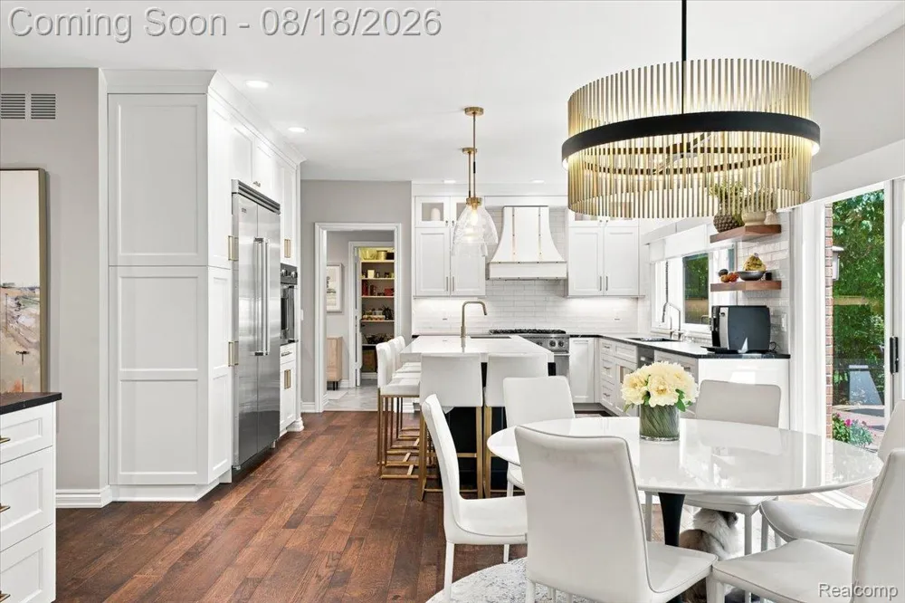 853 Lone Pine Road Bloomfield Hills City, MI 48302