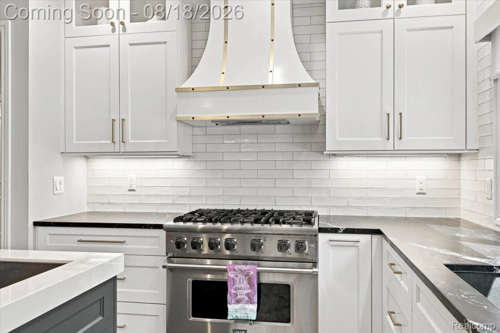 853 Lone Pine Road Bloomfield Hills City, MI 48302