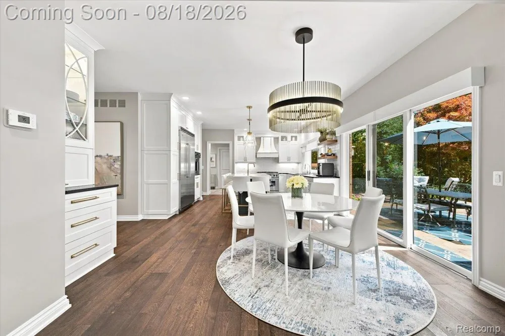 853 Lone Pine Road Bloomfield Hills City, MI 48302