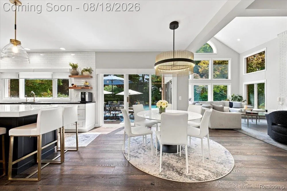 853 Lone Pine Road Bloomfield Hills City, MI 48302