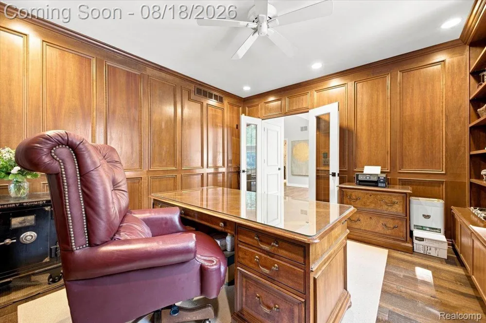 853 Lone Pine Road Bloomfield Hills City, MI 48302