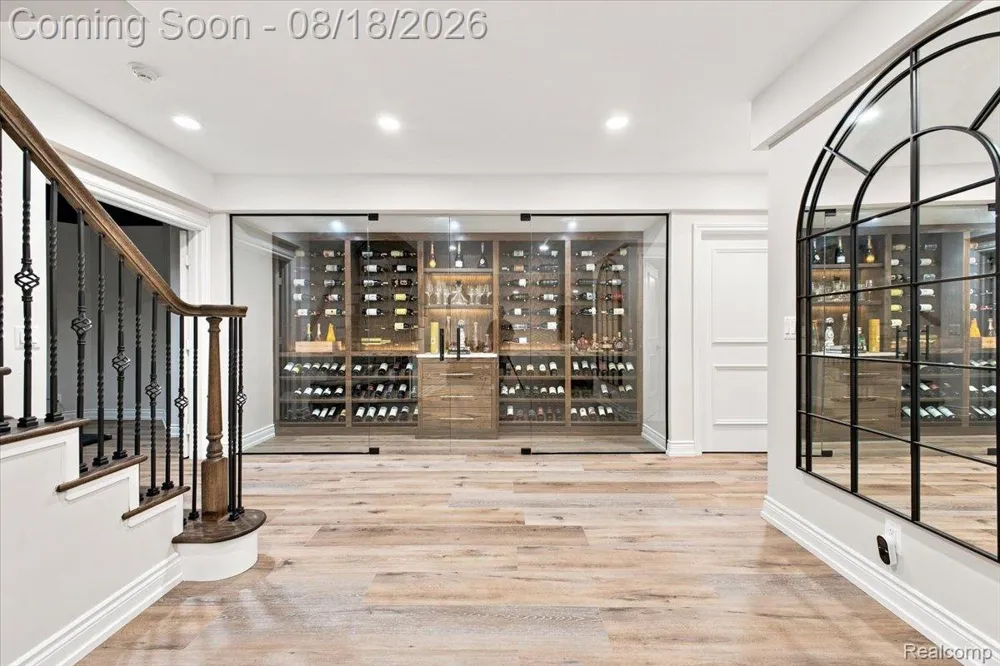 853 Lone Pine Road Bloomfield Hills City, MI 48302