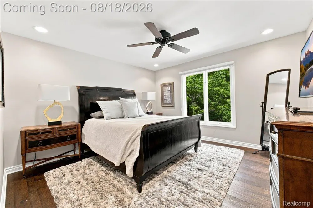 853 Lone Pine Road Bloomfield Hills City, MI 48302