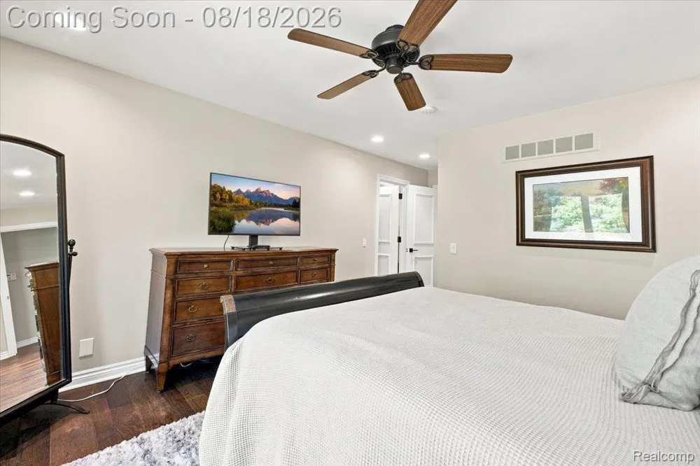 853 Lone Pine Road Bloomfield Hills City, MI 48302