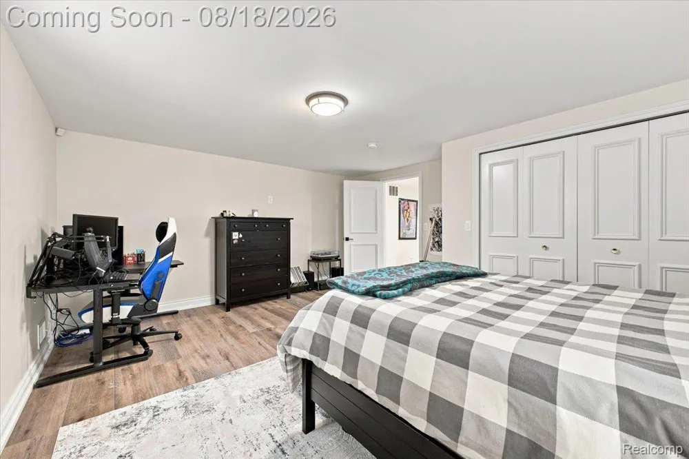 853 Lone Pine Road Bloomfield Hills City, MI 48302