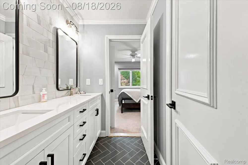 853 Lone Pine Road Bloomfield Hills City, MI 48302