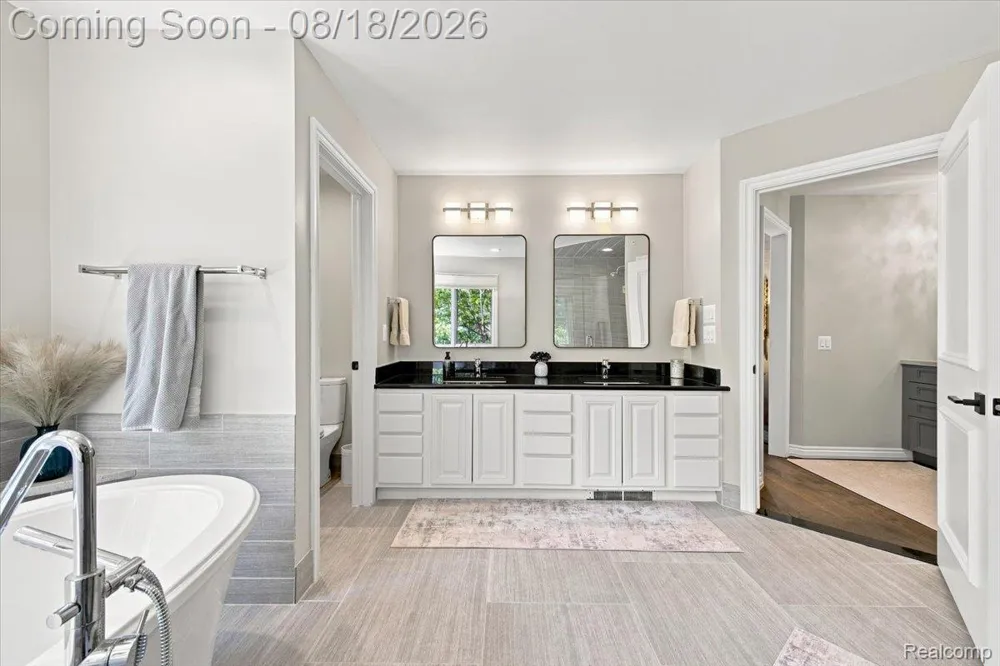 853 Lone Pine Road Bloomfield Hills City, MI 48302