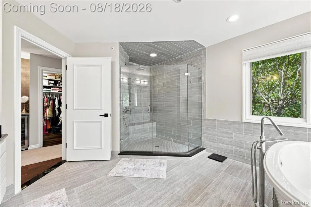 853 Lone Pine Road Bloomfield Hills City, MI 48302