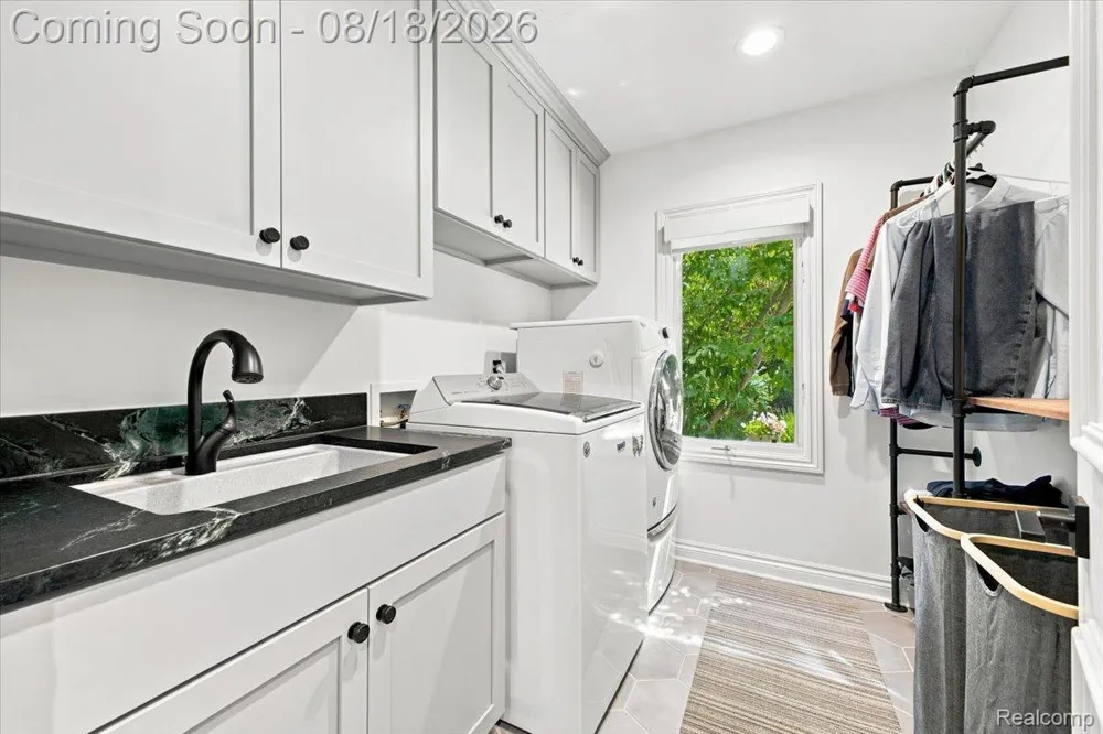 853 Lone Pine Road Bloomfield Hills City, MI 48302