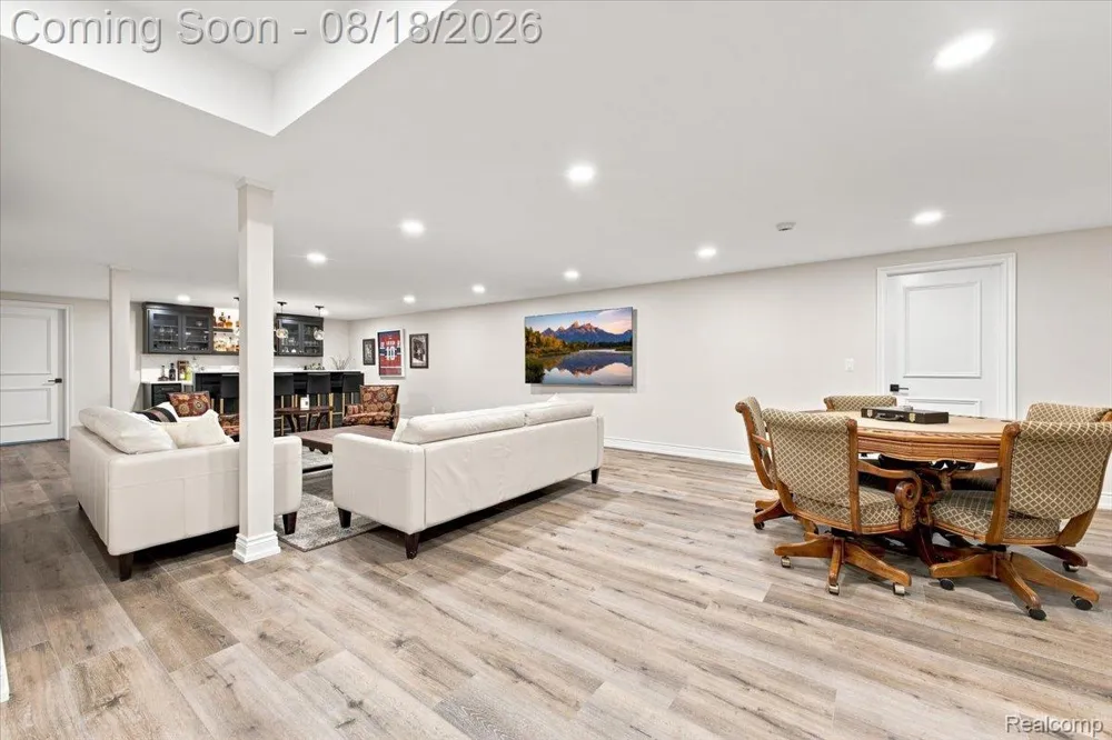 853 Lone Pine Road Bloomfield Hills City, MI 48302