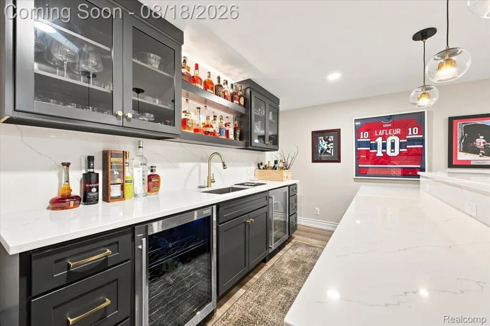 853 Lone Pine Road Bloomfield Hills City, MI 48302