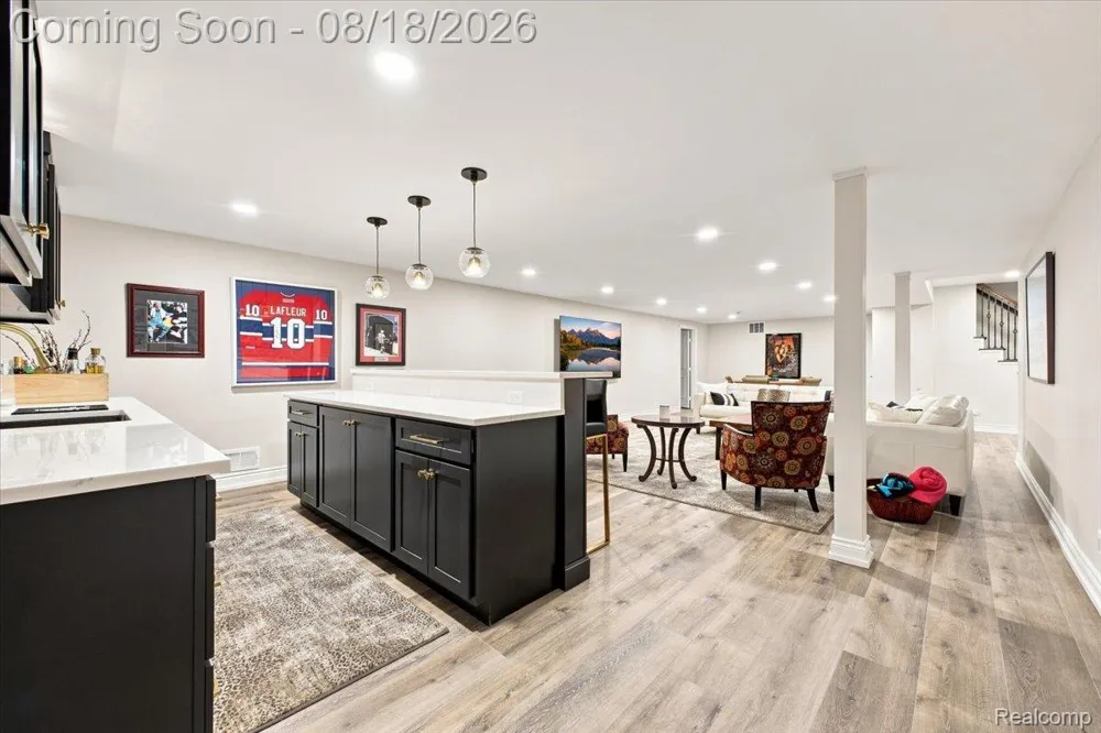 853 Lone Pine Road Bloomfield Hills City, MI 48302