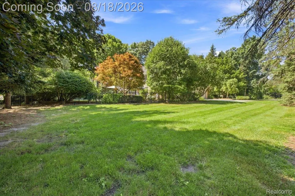 853 Lone Pine Road Bloomfield Hills City, MI 48302
