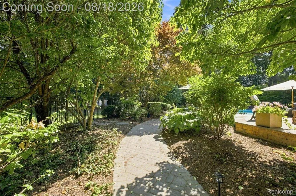 853 Lone Pine Road Bloomfield Hills City, MI 48302