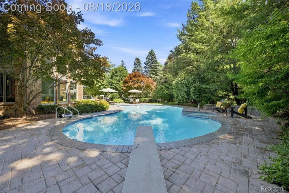 853 Lone Pine Road Bloomfield Hills City, MI 48302